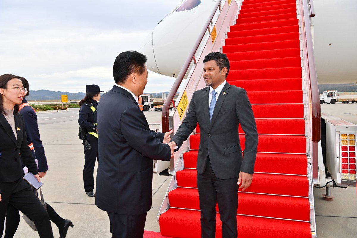 presidencymv's tweet photo. Vice President H.E. Hussain Mohamed Latheef arrives in China on an official visit. The Vice Chairman of the Yunnan Provincial Political Consultative Conference and the Deputy Director General of the Yunnan Provincial Foreign Affairs Office received him upon arrival. https://t.co/bXsEjngrt7