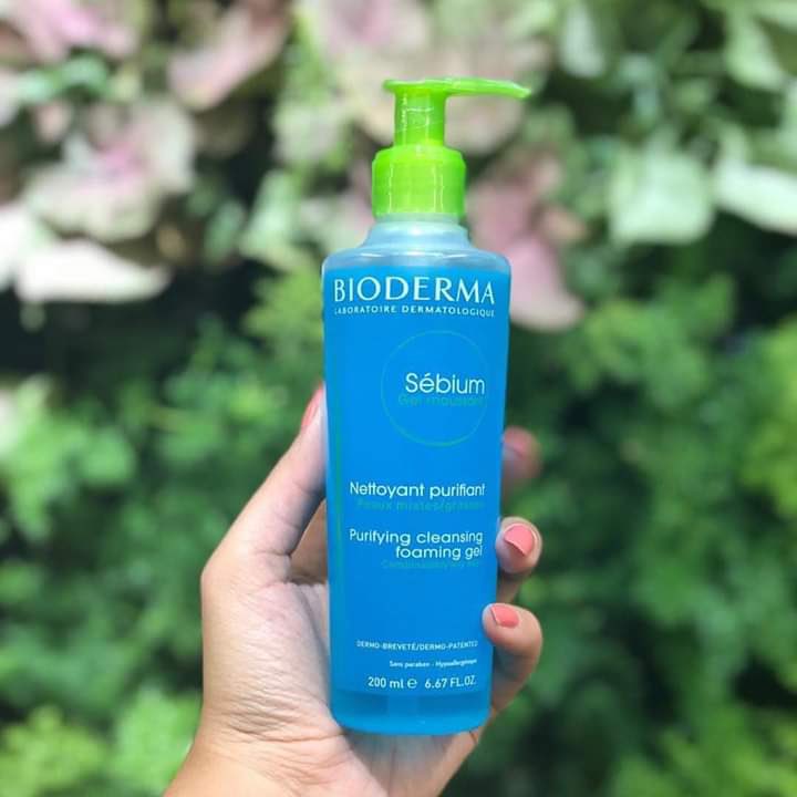 غسول بايوديرما الازرق : 🌿😍
يعمل على تنظيف البشرة بعمق مثالي للبشرة الدهنية ينظم افراز الدهون كما يعمل على ازالة اللمعان من البشرة ولا يجفف البشرة .
خالي من البارباين والعطور .
للطلب والاستفسار 0966287031 او خاص 
يوجد توصيل داخل مدني بسعر ثابت 2000 ج