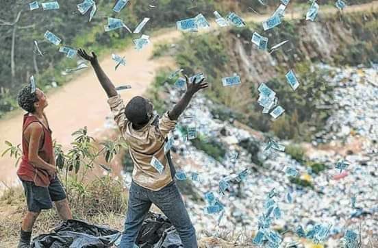 apenas_favela's tweet image. Tenha fé, porque até no lixão nasce flor. 💸🎶