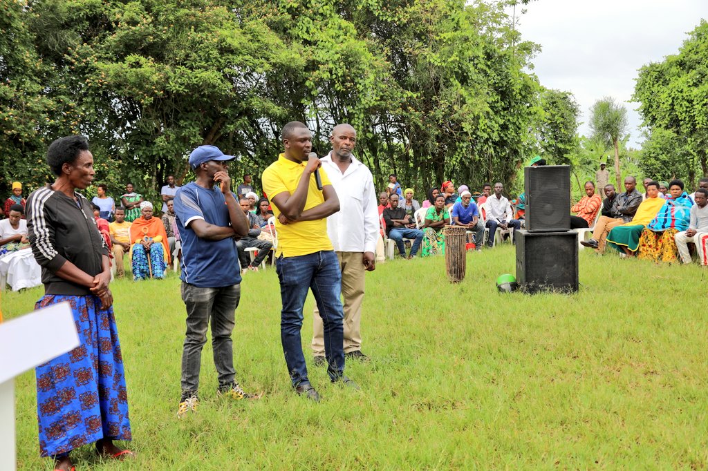Ku gicamunsi cyo kuri uyu wa kabiri mu Tugari twose haraba inteko z'abaturage, turaganira ku ngingo zikurikira:
➡️ Iminsi 16 y'ubukangurambaga bwo kurwanya ihohotera rishingiye ku gitsina ;
➡️Isuku n'umutekano;
➡️ Kwirinda imyubakire y'akajagari;
➡️ Gukemura ibibazo by'abaturage.