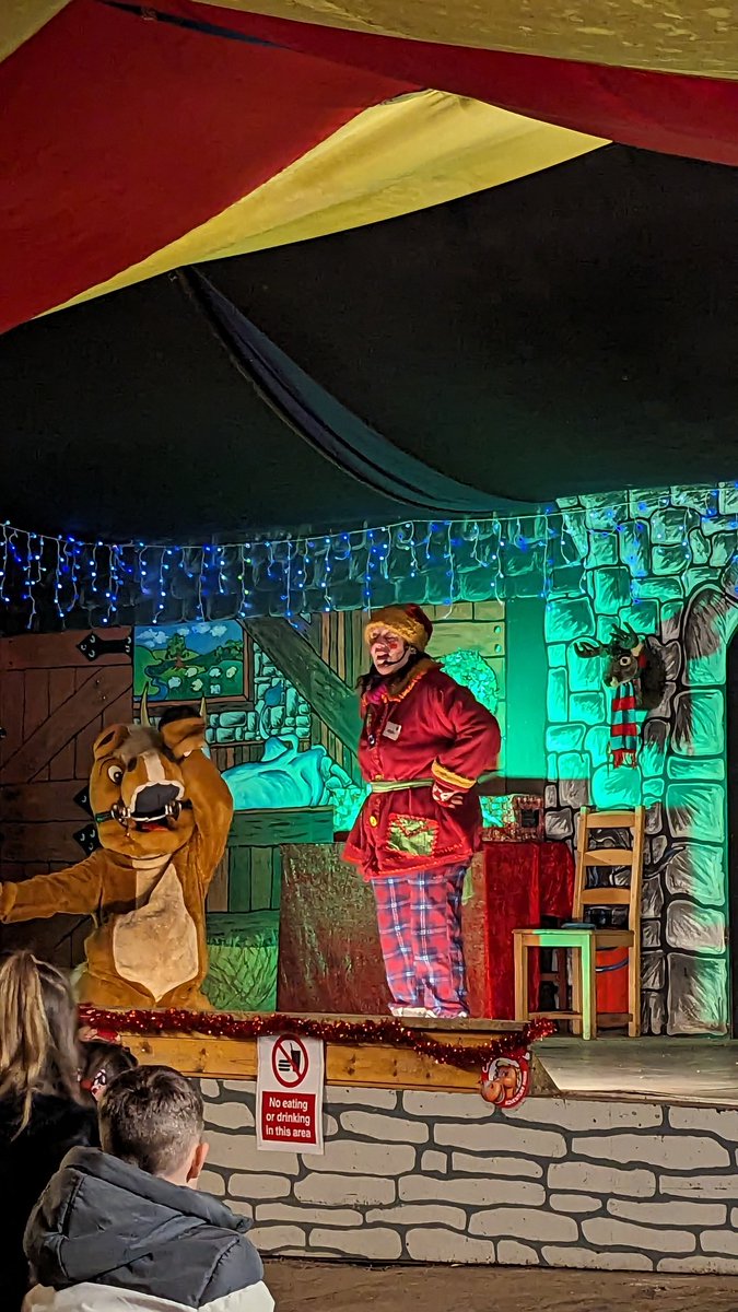 Yrs 1,2 and 3 having a lovely time <a href="/Cantref/">Cantref Adv Farm</a> farm we can't wait to see Santa!!