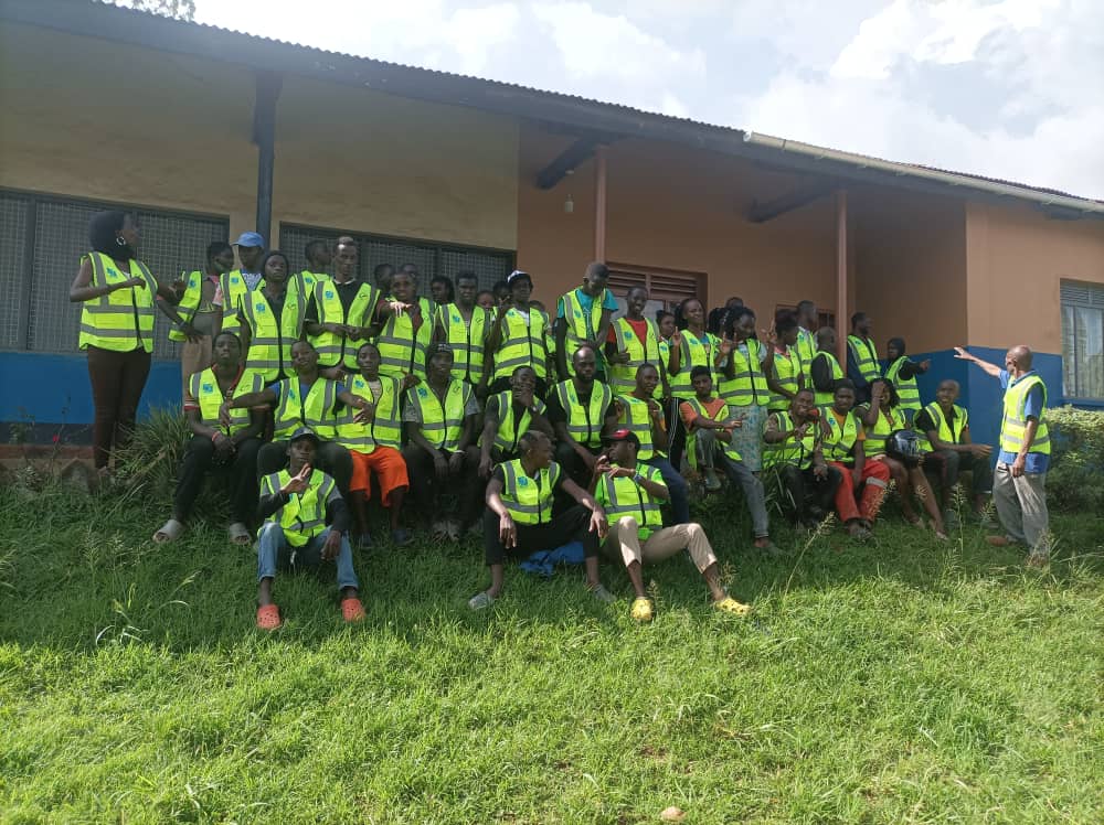 Our team, led by @Monica4Mutesi , intervened at Uganda Society for the Deaf to sensitize staff and students alike on #RoadSafety. Over 90 reflector jackets were distributed, enhancing visibility and prioritizing community safety. Catch the story here 👇 bit.ly/47I3vSu