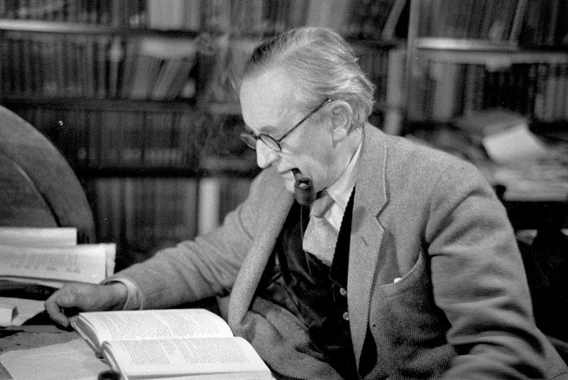 TolkienRivendel's tweet photo. Hoy se cumplen 132 años del nacimiento de J. R. R. Tolkien. https://t.co/boRurFGJQ0