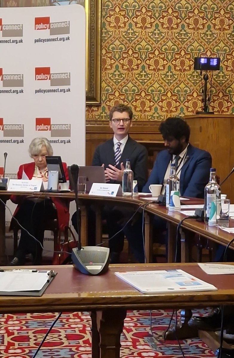 AlixHRobertson's tweet image. Now @RobertAJMcLaren reviews key findings from the report, including uncertainty about the employability value of #HTQs, restrictions on the apprenticeship levy acting as a disincentive to employers, and lack of flexibility as a barrier to enrolment #HigherTechnicalQualifications