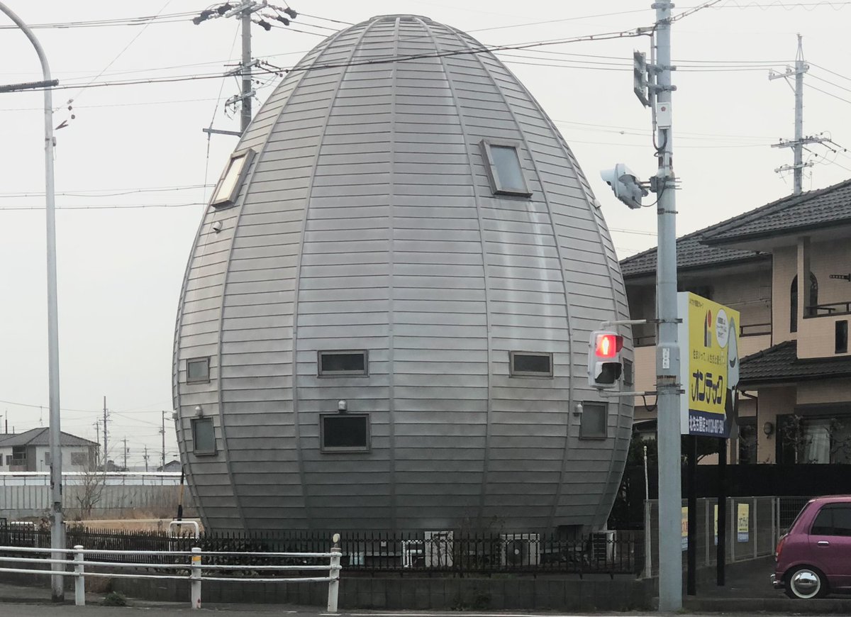 popohu0's tweet photo. つい何かの角でコンコンとヒビを入れたくなる建造物。 https://t.co/nnPIYdsKhv