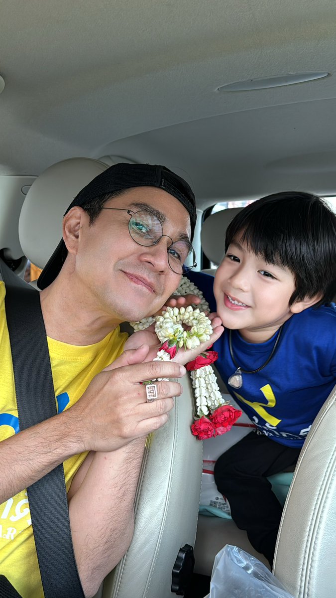 CaptainPu's tweet photo. ขอบคุณดินนะครับที่ทำให้รู้ว่าความรักของ “พ่อ” ที่รักลูกแบบไม่มีเงื่อนไข รักมากกว่าชีวิตของตัวเองมันเป็นยังไง 😊❤️ 

กราบพ่อของแผ่นดิน🙏🏻💛

กราบพ่อผู้ให้กำเนิด🙏🏻❤️

กราบหัวใจที่ยิ่งใหญ่ของพ่อทุกๆท่านครับ🙏🏻❤️

สุขสันต์วันพ่อนะครับ❤️💛

#วันพ่อแห่งชาติ
#วันชาติ
#๕ธันวาคม๒๕๖๖ https://t.co/7pCdKRhiZd