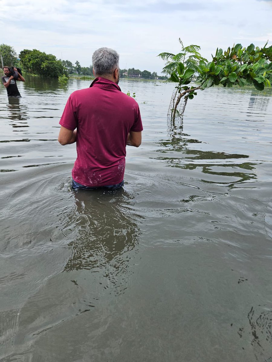KThendral's tweet photo. Help required! Karapakkam lake breech near KCG college and water has entered  in more than 30 houses. Immediate rescue needed! @chennaicorp @TRBRajaa sir @PriyarajanDMK 
#karapakkam #ChennaiFloods https://t.co/N6n7vXe6KK