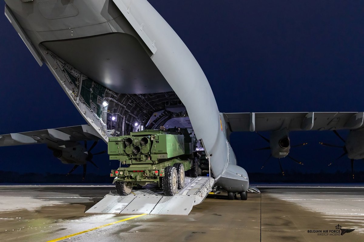 BelgiumDefence's tweet photo. A 🇧🇪 #A400M successfully executed its 1st #HIRAIN mission during Exercise #WinterShield 2023, transporting a #HIMARS High Mobility Artillery Rocket System from 🇩🇪 to 🇱🇻. The mission highlights the A400M's role as rapid global force multiplier in defending #NATO Alliance territory https://t.co/0x1oxKoQ6C