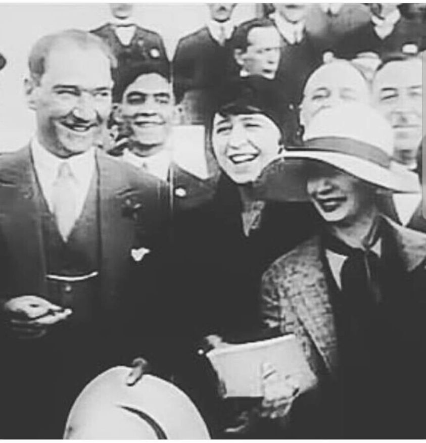 TC_TOPRAK_'s tweet photo. Bu Cumhuriyet, ona değer veren, ona inanmış olan kadınlarımızın elleri ve yürekleri üzerinde daima yükselecektir...
#5Aralık1934 Türk kadınına seçme ve seçilme hakkı tanındı hem de çoğu Avrupa ülkesinden önce.
_____ Minnet ve saygıyla #ATAMMM https://t.co/B2B7A2kMSY