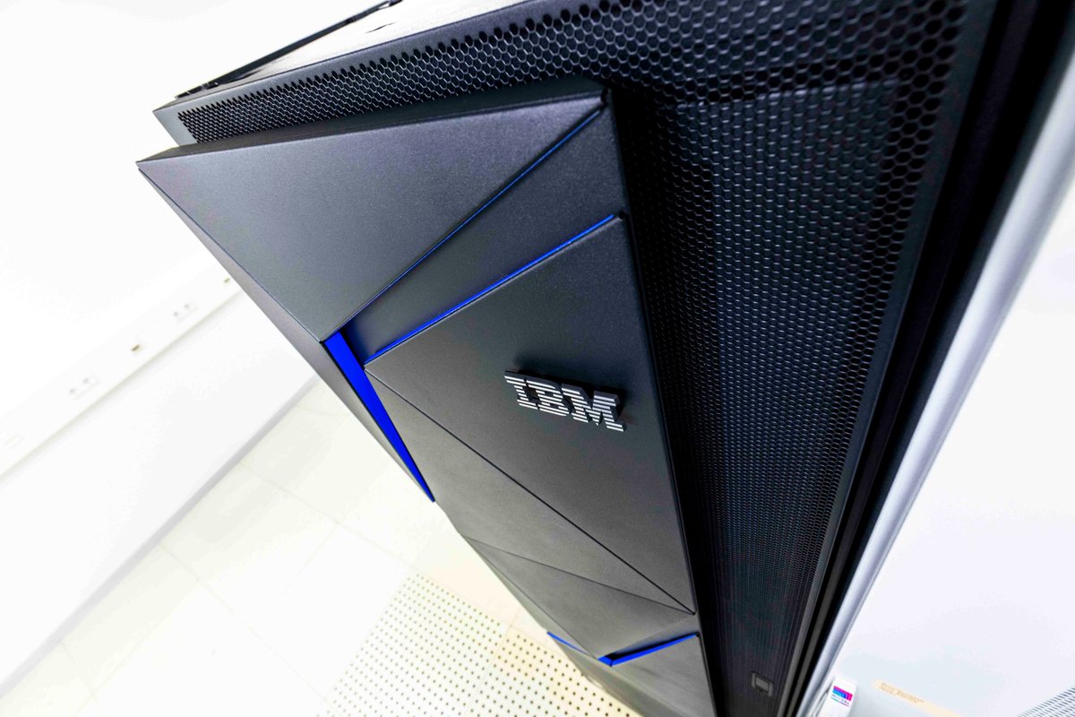 UniLeipzig's tweet image. Das Institut für #Informatik der #UniLeipzig hat einen neuen Großcomputer: Die Beta Systems Software AG hat der Universität einen #z14 #Mainframe gespendet, der wertvolle Dienste in Forschung und Lehre leisten kann. uni-leipzig.de/newsdetail/art…