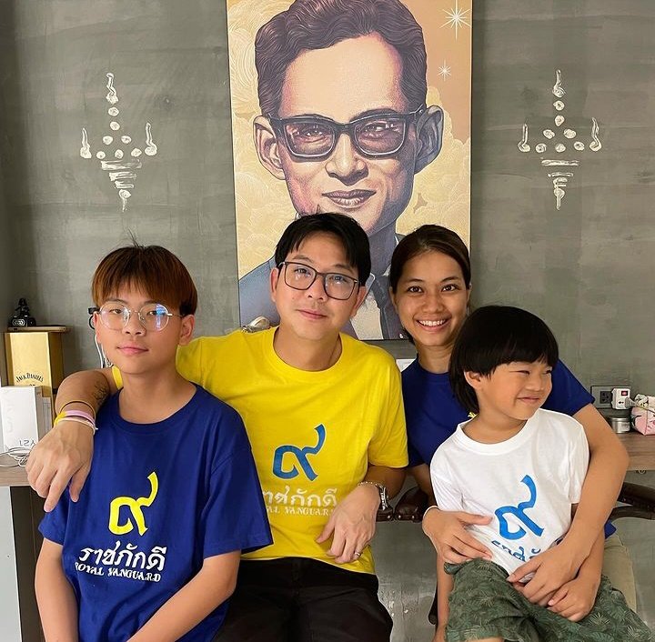 Brownbaby ๙๙๑๙ 🇹🇭 💛💛💛💜💜💜 tweet media