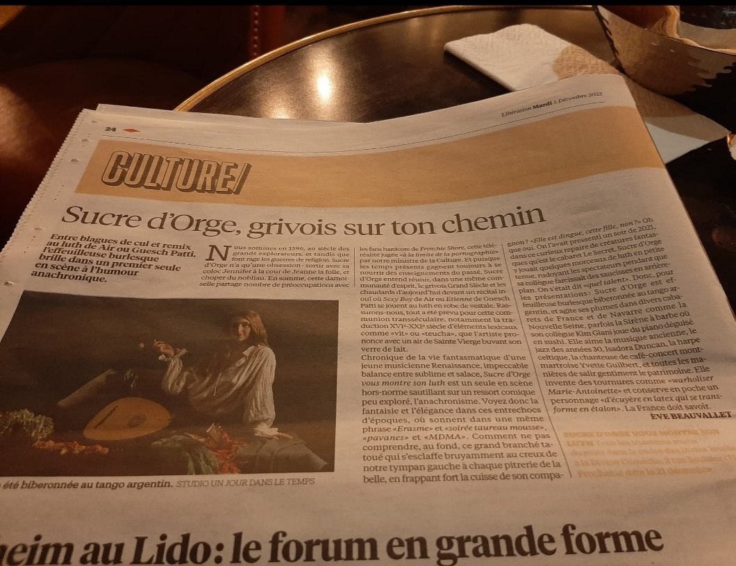SdOrgeBurlesque's tweet photo. Dans @libe aujourd'hui !
Prochaine date pour voir mon luth: jeudi 21 décembre, à la.Sivine Comedie, 2 rue Saulnier,  Paris 9 
https://t.co/z9f2YZD77I

#luth #renaissancelute #lutecover #seuleenscene #sortiraparis #culture https://t.co/ch0yRcIDfL
