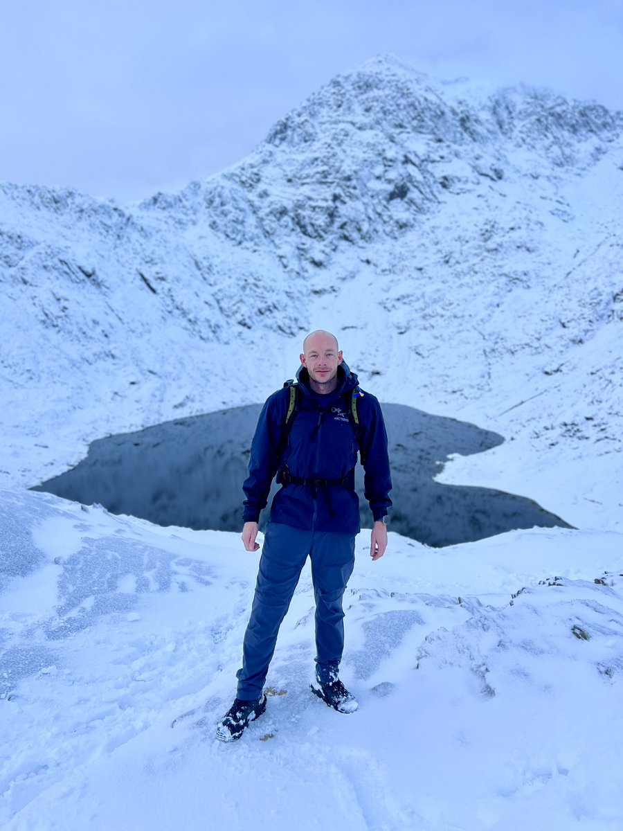 DWardys's tweet photo. Snowy summit of #Snowdon https://t.co/Z0NPRGeg4d
