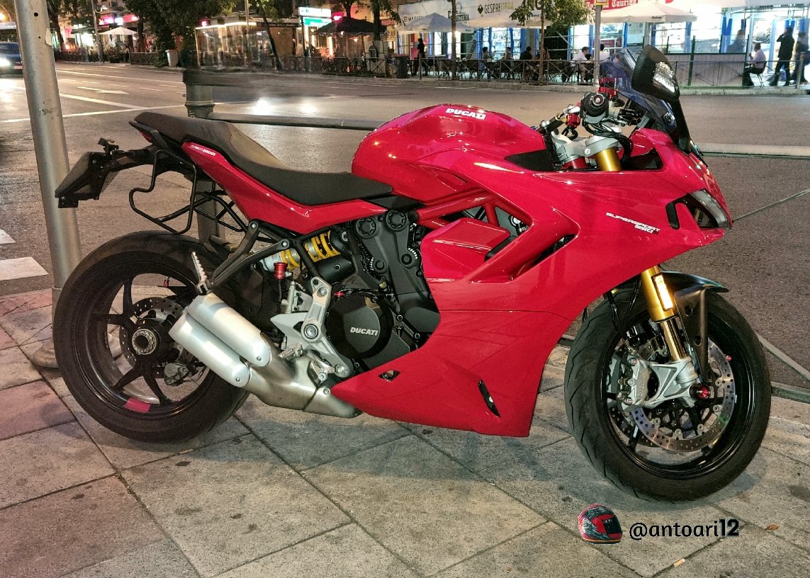 antoari12's tweet photo. Motos en la calle-229 #2023OtoñoMadrid🌦️🍁 #Supersport950S #DucatiSupersport950S #Ducati #Ducatibikes #Ducatipower #Desmodromico #Desmodue #Dryclutch #Ducatipassion #bikes4life #bikesonthestreet #Welovemonster #streetbikes #bikesforever https://t.co/0tJ3dNLdbq