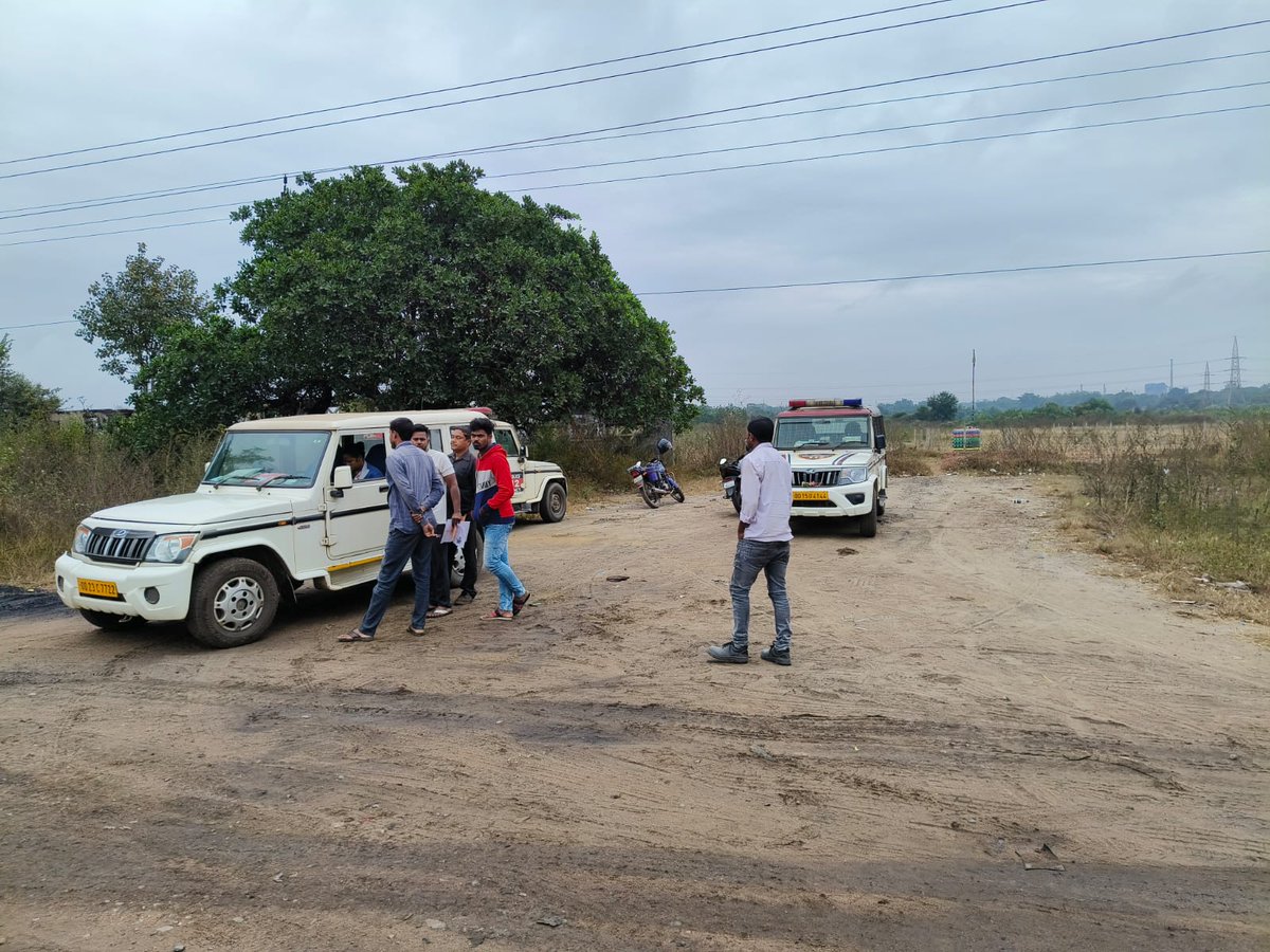 RTOJharsuguda's tweet photo. ZERO TOLERANCE ENFORCEMENT WITH POLICE ON DAY 5 - "no traffic violators should be escaped" @STAOdisha @dm_jharsuguda @SPJharsuguda
#zerofatalityweek2k23
#supportroadsafety https://t.co/VHEW3kOeQQ
