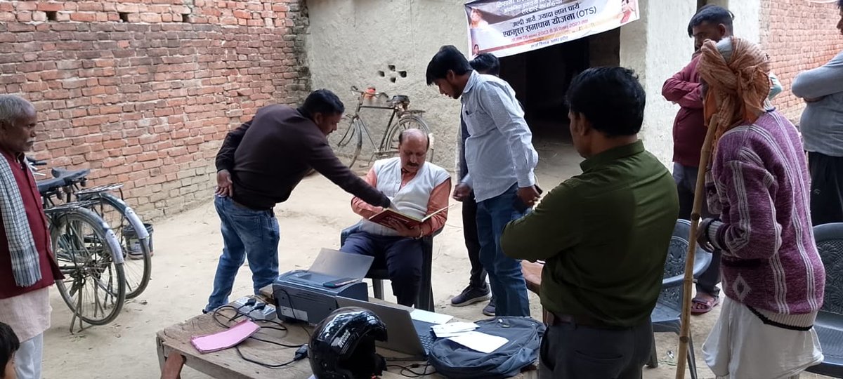 puvvnlmau's tweet photo. दिनांक-05/12/2023 को EDD-I मऊ, उपकेन्द्र-रहजनियां के अंतर्गत ग्राम-शिवपुर लक्खुपुर में #एकमुश्त_समाधान_योजना" के कैंप का अधीक्षण अभियंता महोदय जी के द्वारा निरीक्षण किया गया व आवश्यक दिशा निर्देश दिया गया।
@aksharmaBharat
@UppclChairman
@UPPCLLKO
@PuVVNLHQ
@MdPuvvnl
@EMofficeUP https://t.co/CxiiuWDvyU