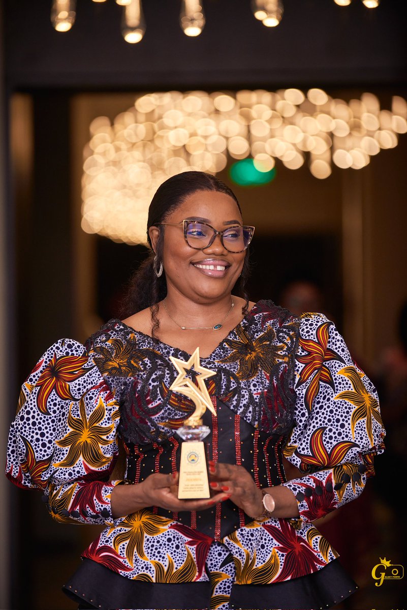 jolieNdaya01's tweet photo. "Fière et reconnaissante d'avoir reçu le trophée CONGOLESE WOMEN EXCELLENTIA et le prix de l'entreprenariat en RDC de la FONDATION ALPHA PERLA. C'est un honneur d'être reconnue pour mes actions qui incarnent les valeurs essentielles de notre société. https://t.co/uBDJWB9Vy6