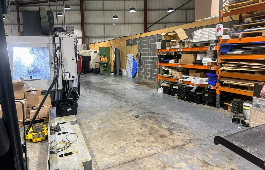 VaplasLtd's tweet photo. Out with the old, in with the new at Vaplas - upgrading our Haas SL20 Bar fed Lathe to a brand spanking new Haas ST-25Y. Looking good in it's new home.

#vaplas #cnc #machinery #cncmachining #manufacturing #engineering #design #plastic #cncmilling #cncmachine https://t.co/shbeJEurWY