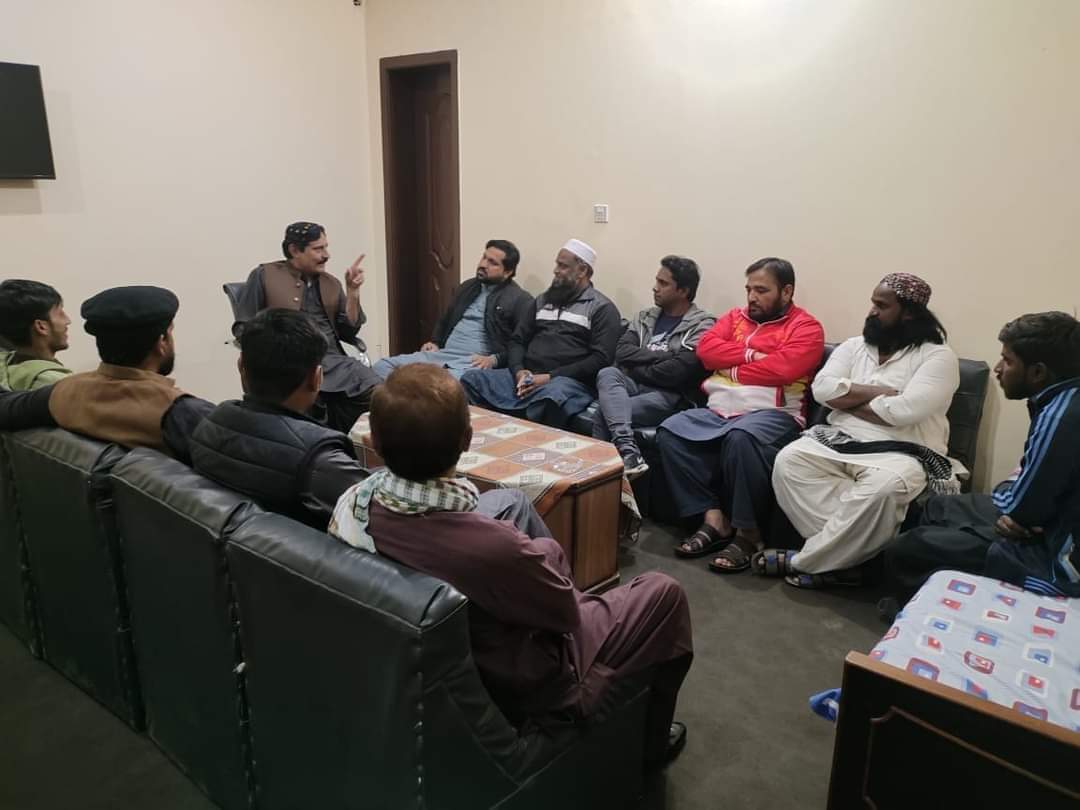 KhetranPP214's tweet photo. سردار محبوب کھیتران (امیدوار PP-214 MPA) کی یوسی 80 قاسم بیلہ سے ملک وسیم کھور اور وسیم خان بلوچ سے ملاقات- ملک وسیم کھور اور وسیم خان بلوچ نے اپنے ساتھیوں سمیت سردار محبوب کھیتران کی مکمل حمایت کا اعلان کیا۔
@MaryamNSharif @betterpakistan @akleghari @KhawajaMAsif @AyazSadiq122 https://t.co/WLpeZXn7D7