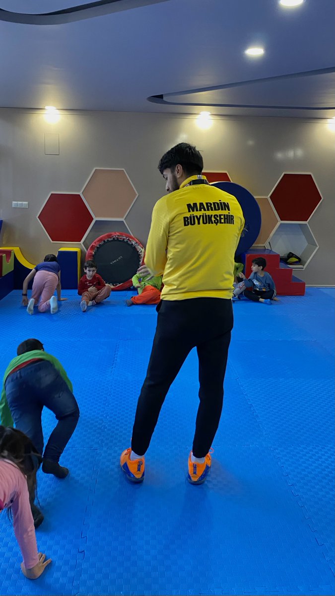 serbazblbl's tweet photo. MARDİN BÜYÜKŞEHİR BELEDİYESİ KULÜP BAŞAK AKTİVASYON MERKEZİ⚽️🏀🏐🤾‍♀️🥊🤾‍♂️🤽‍♀️🏸🎾🥅🏓🧗‍♂️
@tuncay_akkoyun 
@MardinBuyukshr 
@necnas1 
@UfukCete 
@ArtukluHem 
@mehmetcelalztrk https://t.co/7ksfR7qKUG