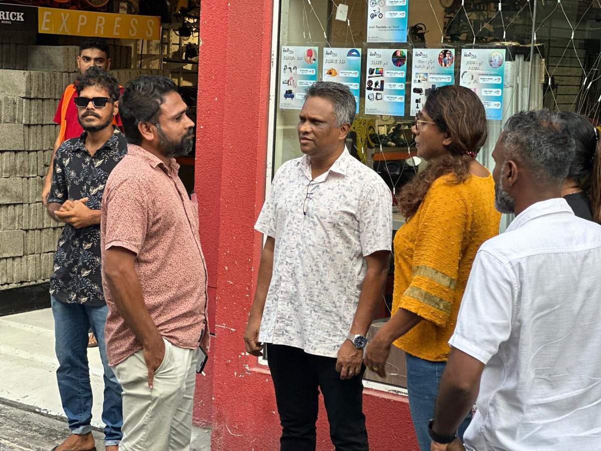 ShahuuRiza's tweet photo. މާލެ މޭޔަރުކަމަށް ކުރިމަތިލައްވަވާފައިވާ @adamazim ރައްޔިތުންގެ ގާތަށް ދޮރުން ދޮރަށް
📍 މާފަންނު ދެކުނު ދާއިރާ
އާދަމް އާޒިމަށް ވާނެ، އާދަމް އާޒިމް ކުރާނެ. 💪
#AzimForMaleMayor
#AdamAzimForMayor https://t.co/KwLrbBMGIe