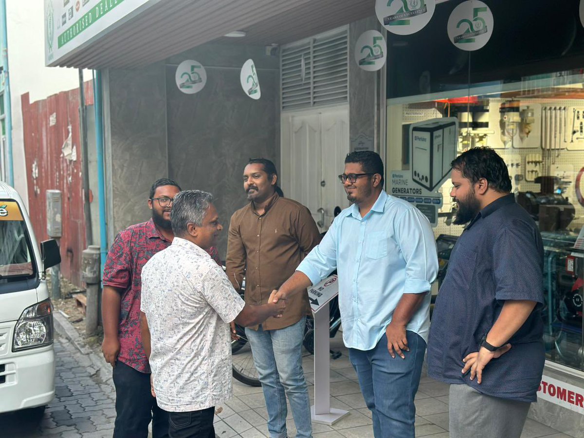 ShahuuRiza's tweet photo. މާލެ މޭޔަރުކަމަށް ކުރިމަތިލައްވަވާފައިވާ @adamazim ރައްޔިތުންގެ ގާތަށް ދޮރުން ދޮރަށް
📍 މާފަންނު ދެކުނު ދާއިރާ
އާދަމް އާޒިމަށް ވާނެ، އާދަމް އާޒިމް ކުރާނެ. 💪
#AzimForMaleMayor
#AdamAzimForMayor https://t.co/KwLrbBMGIe