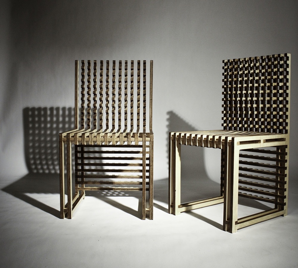 ソル・ルウィットチェア /WAO WAO は、ハリー ウェイが率いる、トロントに拠点を置く建築・製品デザインを制作する会社。 ソル・ルウィットの直交線形幾何学のコンセプチュアル ・アートにインスピレーションを得た椅子