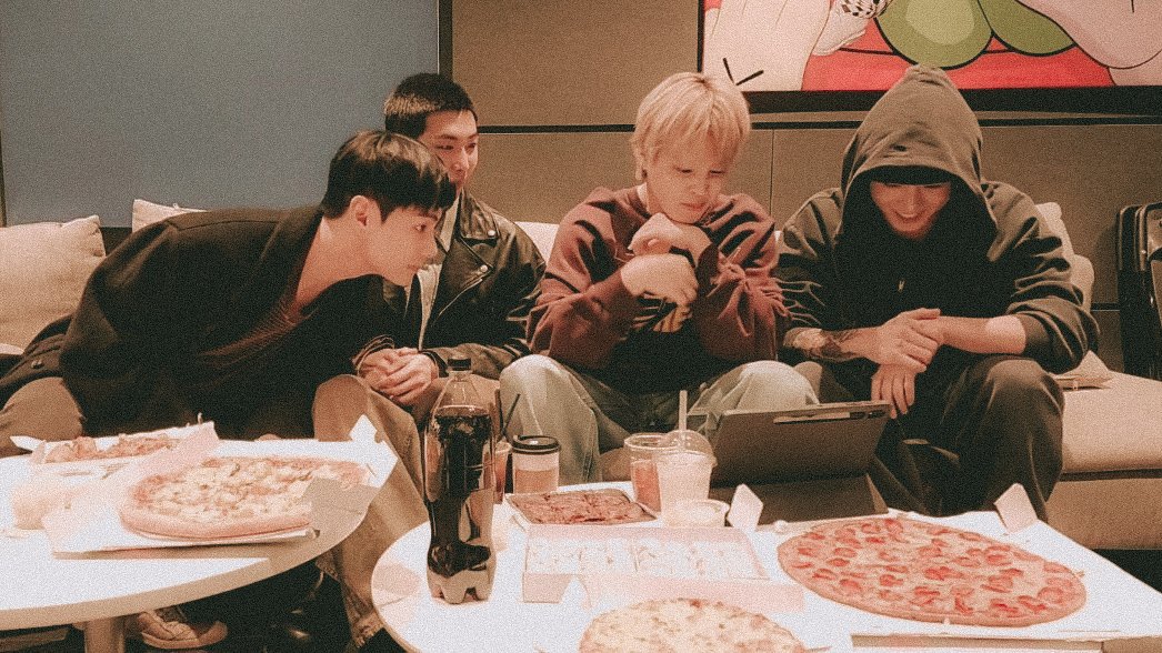 jmnternity's tweet photo. bts live ♥︎ https://t.co/47yEuPlVDv