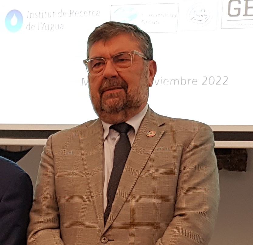 AcademiaAgp's tweet photo. "El agua desempeña un papel vital en la salud. Su demanda, no solo por la agricultura, sino también por el turismo, dentro de las zonas de riesgo de desertificación, las de ladera cultivadas con leñosos en regadío son las que adquieren una mayor intensidad."
#ForoOneHealth https://t.co/tfaW09TwfD