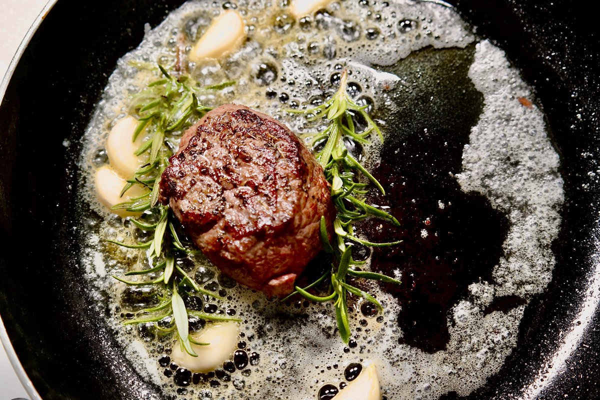 natethachef's tweet photo. Fillet Mignon paired with Spinach Fettuccini – 🍽️✨ #TsotsiIntheKitchen #Natethachef https://t.co/aovbjbiVxH