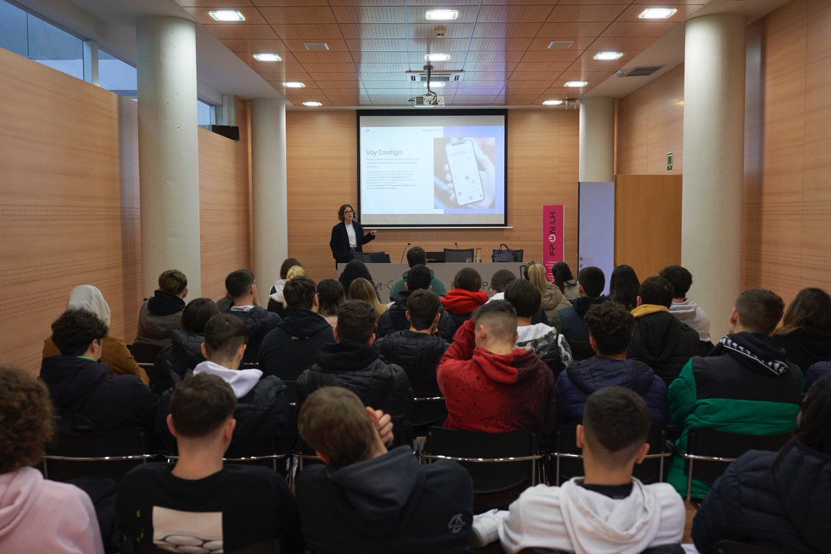 Patricia_Bedoya's tweet photo. 💜 ¡Gracias a @_Ampea_ por invitarme a las jornadas #FPON!
🤖 Di la charla: "STEAM Ahead: Desprogramando los Roles de Género", donde discutimos cómo #STEAM, el emprendimiento y la tecnología empoderan a las mujeres. 🚀 https://t.co/Yp83N5PVf3