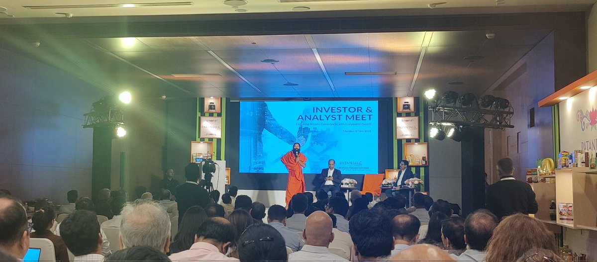 yatinmota's tweet photo. PATANJALI ANALYST MEET : Baba Ramdev Says 

Looking to build biscuits, palm plantion business which will drive growth with good margins 

MS Dhoni brand ambassador for Oil business

Masala business will be the next focus area which can reach Rs 5000 cr in sales https://t.co/LRiWLjxwOm