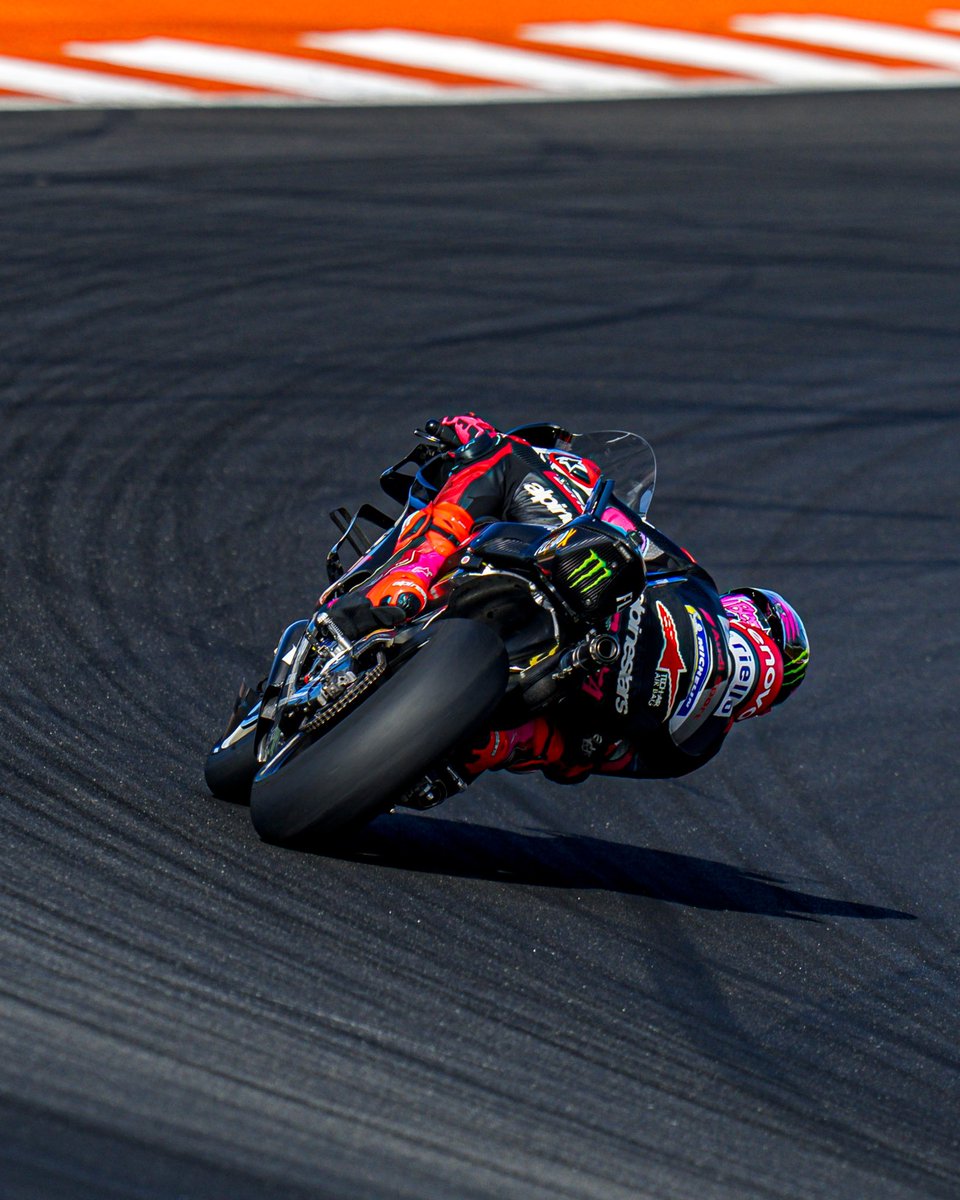 Offseason vibes! ✨ Counting down the days until the #DesmosediciGP roars back to life in 2024! 🔥

#ForzaDucati #DucatiLenovoTeam