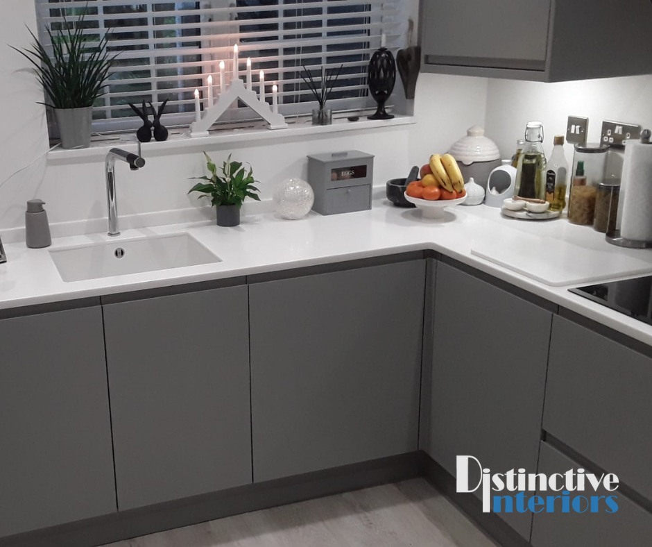 'Tis the season to show off a beautiful kitchen! Sleek, clean lines, give the finish an uncluttered look. A true handleless kitchen installation.
#bespokekitchens #colchester #kitcheninstallation #kitchendesign #kitchenrenovation #fittedkitchen #bespoke #kitcheninspiration #essex