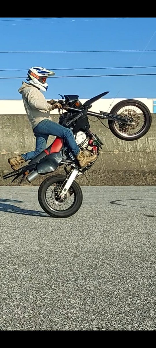 ホントでござるかぁ～? #アイコンと中の人の写真貼るとRTといいねブワアアァって伸びるらしい