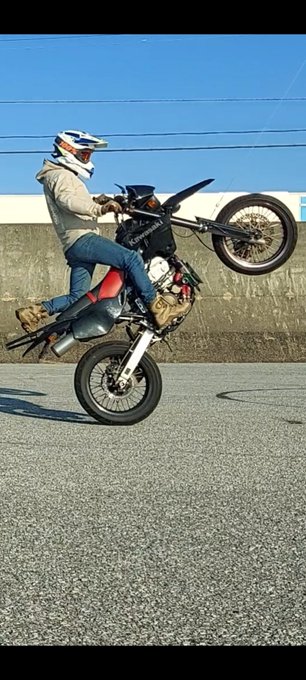 ホントでござるかぁ～? #アイコンと中の人の写真貼るとRTといいねブワアアァって伸びるらしい