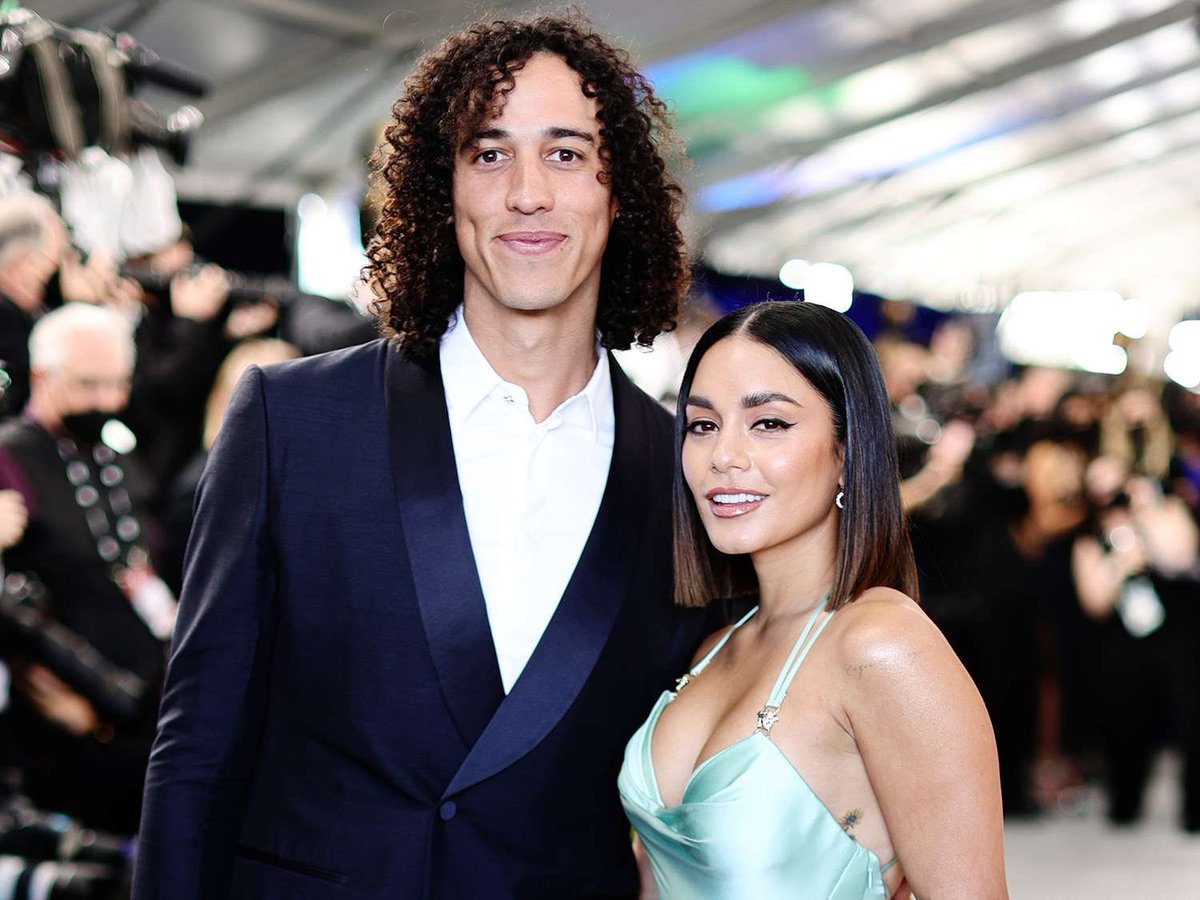 WatchinUK_'s tweet photo. Vanessa Hudgens has married baseball player Cole Tucker.
#VanessaHudgens #BaseBall https://t.co/2YbtZ3bLT3