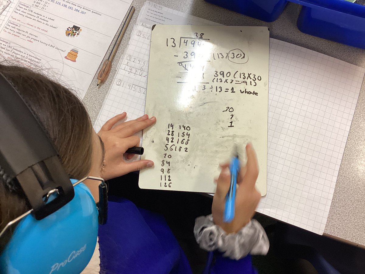 PelhamYear6's tweet photo. During Maths lessons, I love those magnificent maths moments when the child is excited because they know how to do it!๐คฉ๐คฉ ๐๐๐๐พ#LongDivision #Maths #WePersevere #LearningIsAProcess @PelhamPrimary_ @trustilluminate https://t.co/67FBxpqqbS