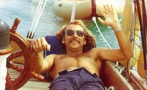 Something 'bout a boat
Sitting on the sea
Out there in the wind
Floating on the free
Take you around the world
Bring you back home
Gives a man hope
Something 'bout a boat