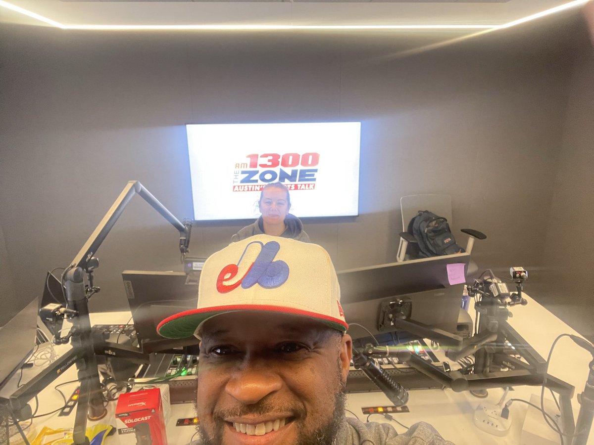 HardballHardge's tweet photo. Wake UP folks!! #TransferPortal is hot! And we are getting ready to talk about it! Tune in 6-8am on @am1300thezone @ShannonBSweeney #HardgeKnocksLife https://t.co/xxK6GQ6VMu