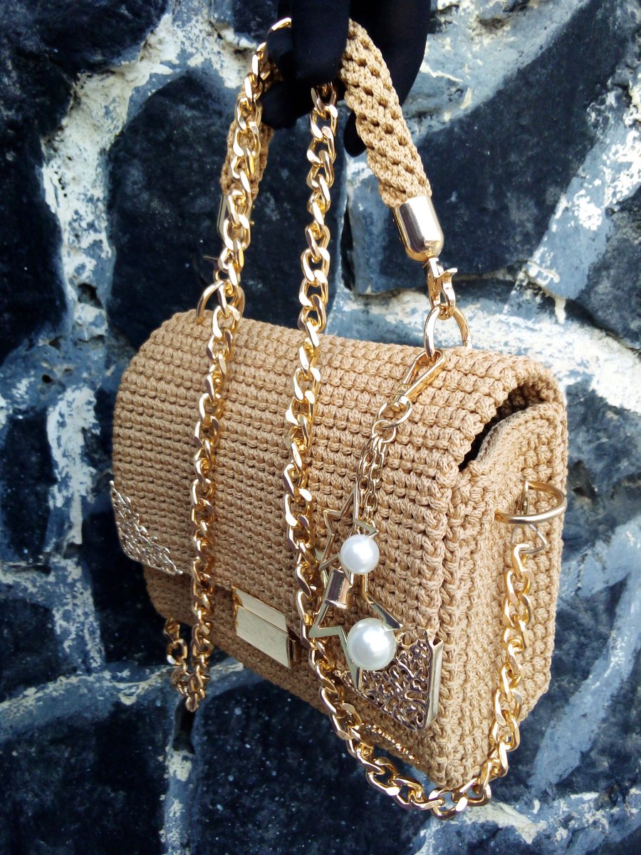_fATEEMAH__'s tweet photo. Please patronize me and retweet.🥺🙏
I make beautiful handmade crochet bags.✨❤️ https://t.co/BnrahbfYzF