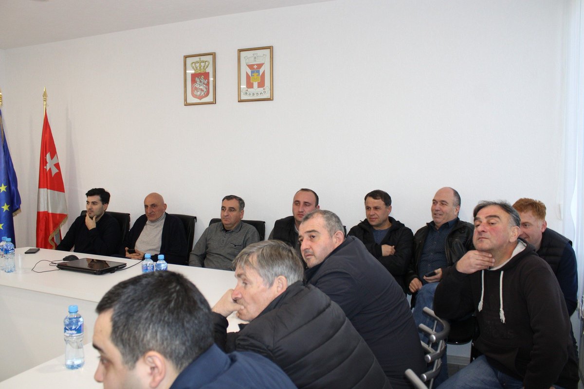 WicWomen's tweet photo. 🗨️"Men's conversations" - within the framework of the 16-day campaign against gender violence, a thematic training was held in Khashuri Municipality, organized by WIC
✨Shared information and discussion related to issues of domestic violence and/or violence against women. https://t.co/AdI23nEPNh