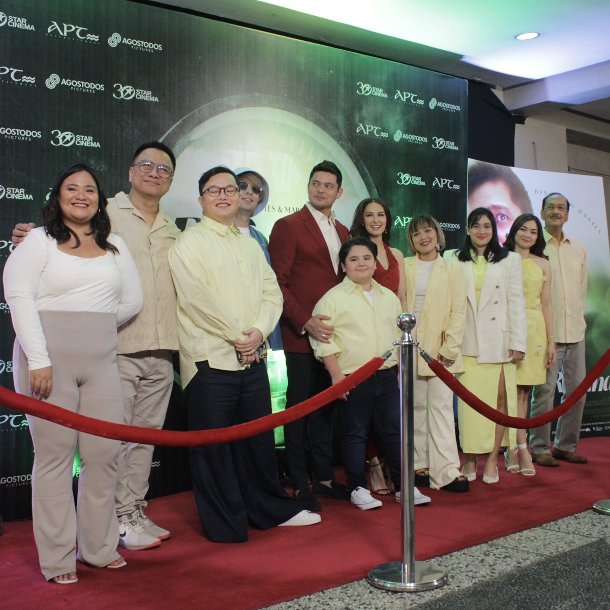 StarCinema's tweet photo. BACK TO THE RED CARPET! ⌛️
Let’s take a REWIND to the #RewindMediaCon with the cast and creators of #RewindMMFF at the red carpet!
Missed it? May chance ka pang panoorin:
https://t.co/njZCFsp5ci?
Don’t miss the most anticipated comeback and collaboration of the year! #RewindMMFF exclusively in cinemas December 25!