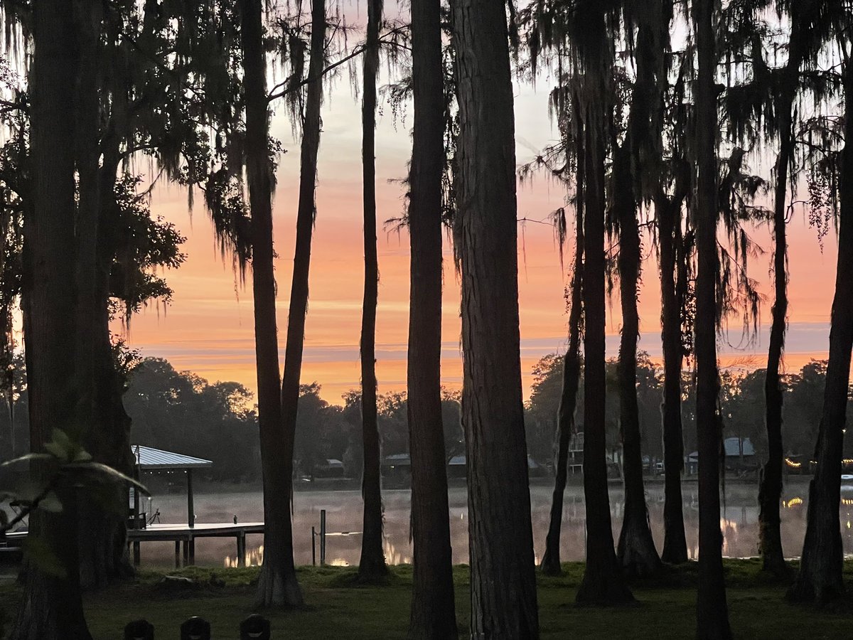 kamlyns's tweet photo. Happy sunrise! @weatherchannel #TuesdaySunrise #PraiseGod https://t.co/HxWw4eiTyo