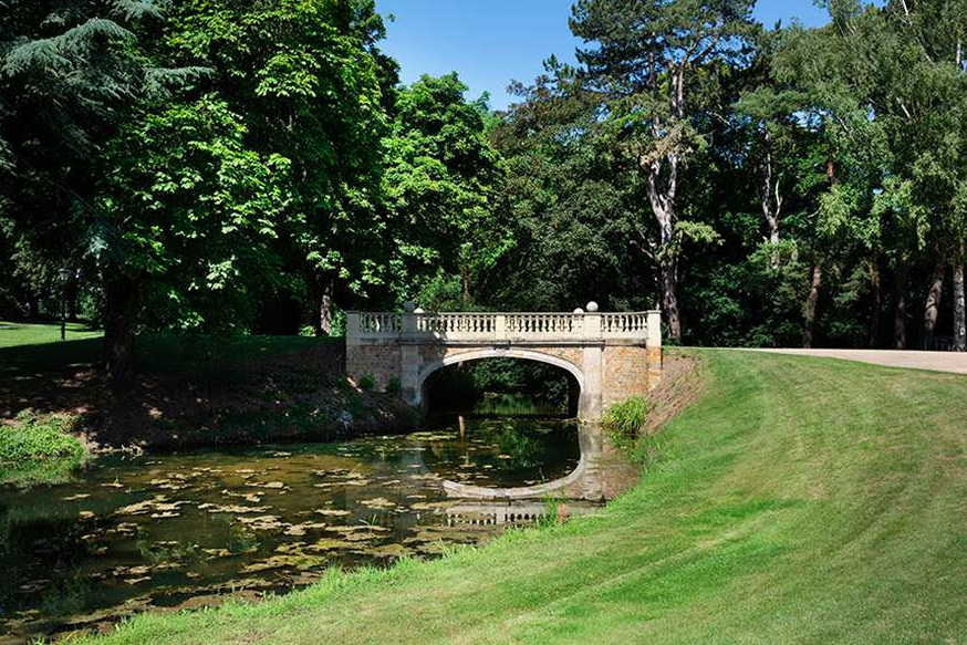 the_selfbuilder's tweet photo. .@haddonstone was selected to create a range of high-quality cast stone landscaping components for the considerable gardens at a beautiful, historic property in Leicestershire. #Haddonstone #CastStone
Read more here: https://t.co/7oqoMacWuI https://t.co/7dHiRYbNYQ