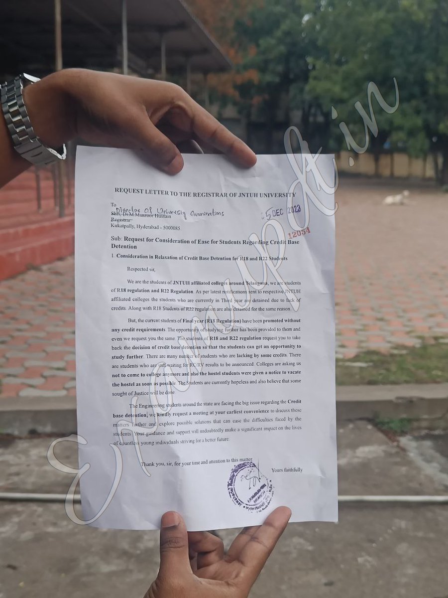 examupdt's tweet photo. After a long discussion with the registrar sir and explaining the issue on how students are facing problems due to Credit Base Detention . Registrar sir has forwarded the application to the Examination branch . We also gave a written representation to the Director of the University Examinations about the same. Decision Pending Hoping for a positive news🙏🙏