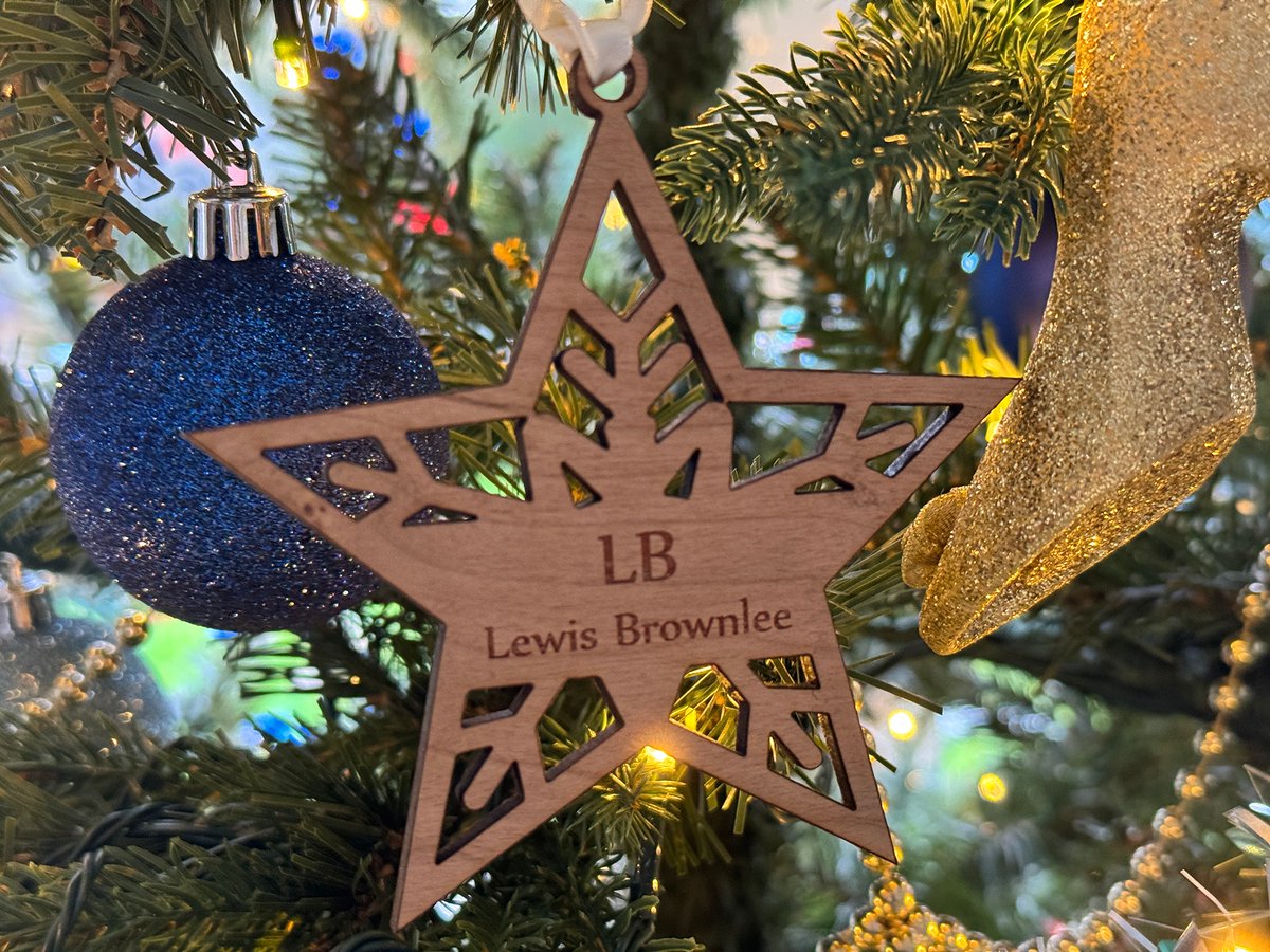 🌟 Did you snag one of our special Lewis Brownlee wooden star baubles? Sustainable, festive, and a little reminder that we're all stars! 🎄✨ Spotted at #HantsAwards and #MidhurstStreetParty. Share your pics and spread the cheer! 📸🌱 #SustainableChristmas #LewisBrownleeStars