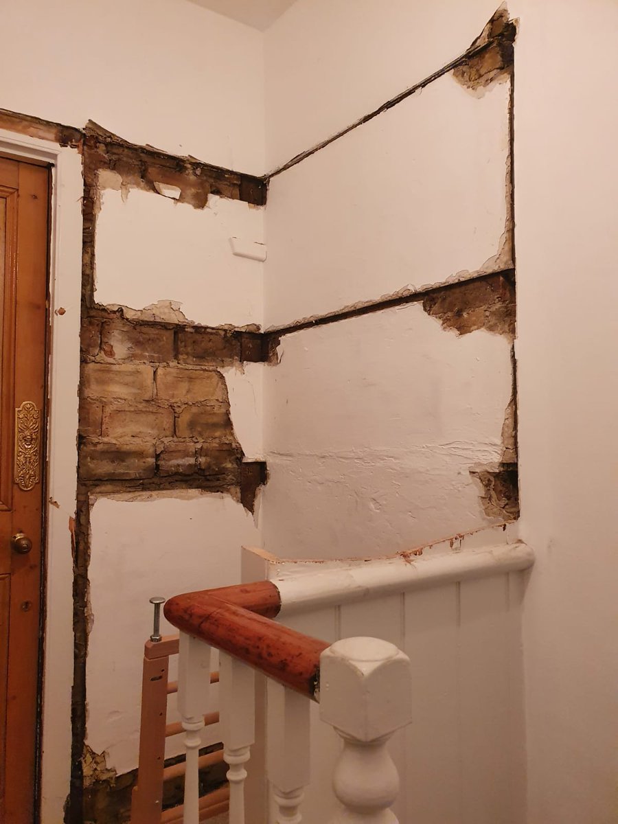 HMOLettingAgent's tweet image. 📸 Back with more from our HMO conversion! Old woodwork&apos;s out, new skirting boards, dado rails, doors are in 🚪🔨. Small touches, huge charm! Follow us to see how details make the difference in property renovation! #HMOConversion #WoodworkWonders #RenovationUpdates 🏡✨🔄