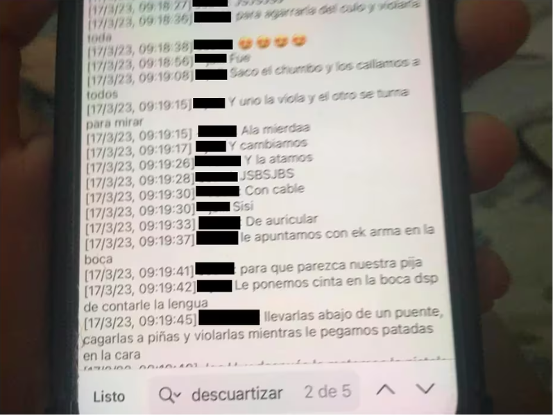 mauroszeta's tweet photo. 🚨 12 ALUMNOS IMPUTADOS Y CON PERIMETRAL POR AMENAZAR CON VIOLAR A SUS COMPAÑERAS
- Ocurre con jóvenes de cuarto año del colegio católico San Juan Evangelista de La Boca
- Todo comenzó por la filtración de chats de los acusados
📲 Las amenazas y el caso: https://t.co/Lk9BEns6jk https://t.co/u4pde3VMLx