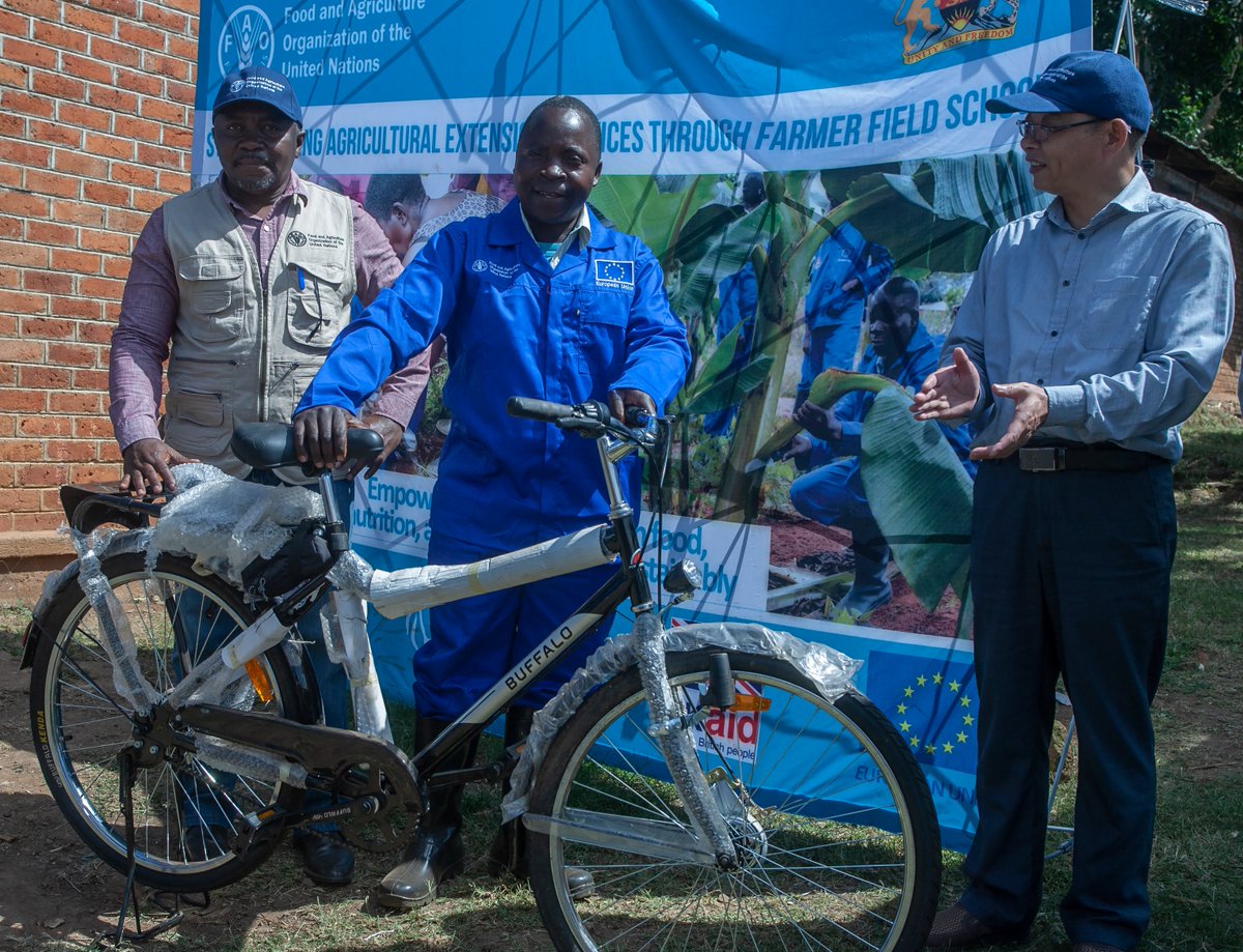 FAOMalawi's tweet photo. #KULIMA &amp; #Afikepo programmes addressed the mobility challenges for extension workers, master farmer trainers &amp; community based facilitators through provision of  bicycles &amp; motorcycles that empowered #EPAs to swiftly provide support to farmers. 
@EUinMalawi @MalawiGovt https://t.co/tE7Zel7Spa